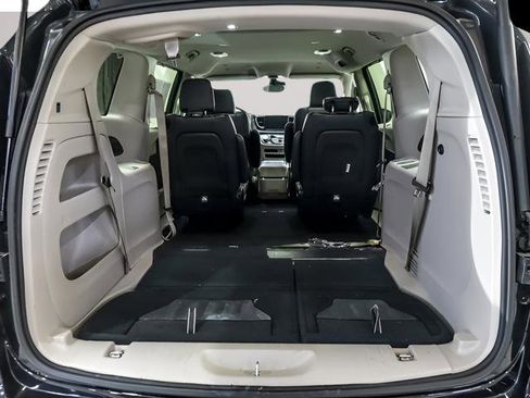Used 2023 Chrysler Pacifica Touring-L FWD image 26