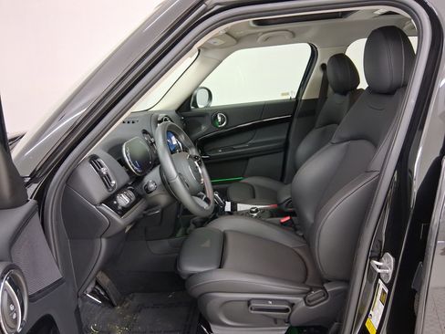 Used 2024 MINI Cooper Countryman S FWD image 3