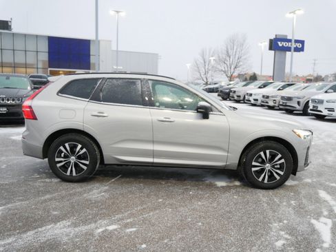 Certified 2025 Volvo XC60 B5 Core image 8