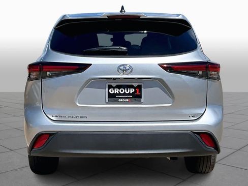 Used 2025 Toyota Highlander LE image 5