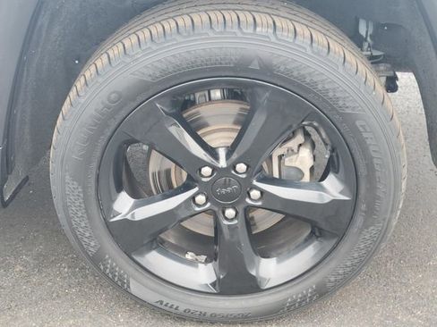 Used 2023 Jeep Grand Cherokee L Limited w/ Black Appearance Package image 37