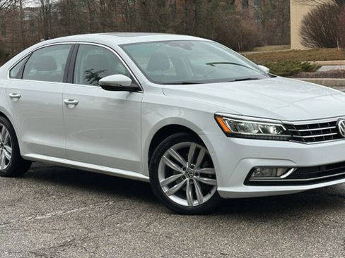 Used 2018 Volkswagen Passat 2.0T SEL Premium image 1