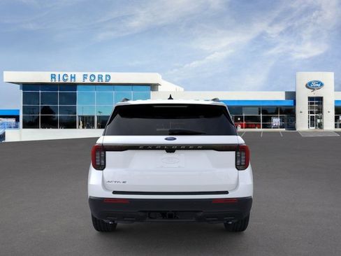 New 2026 Ford Explorer Active RWD image 7