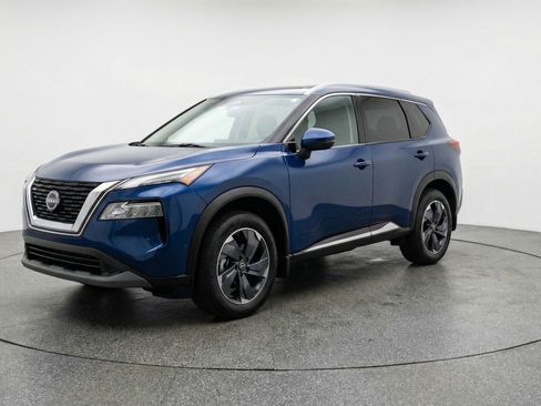 Used 2025 Nissan Rogue SV FWD image 3