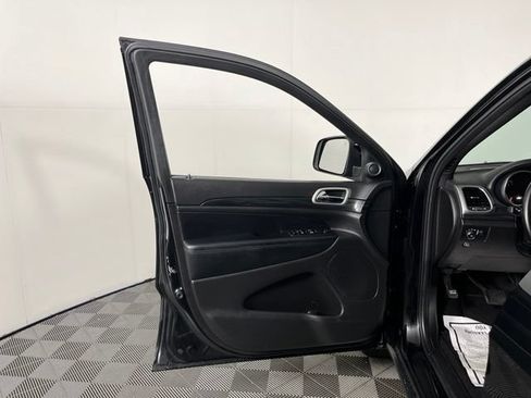 Used 2020 Jeep Grand Cherokee Laredo AWD/4WD image 10