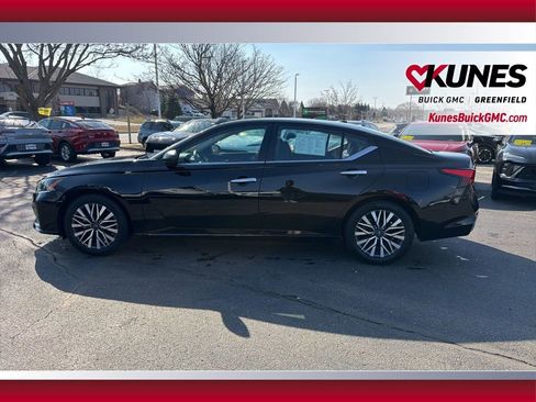 Used 2024 Nissan Altima 2.5 SV image 8