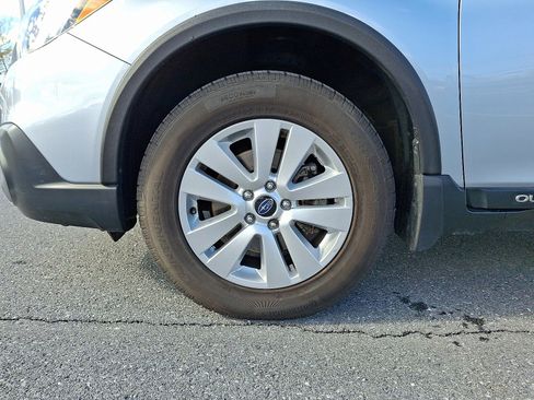 Used 2015 Subaru Outback 2.5i Premium image 9