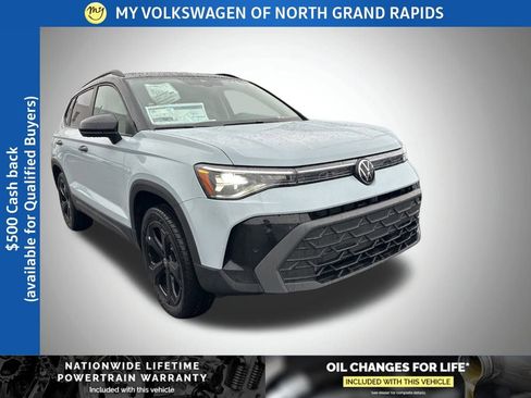 New 2026 Volkswagen Taos SE image 1