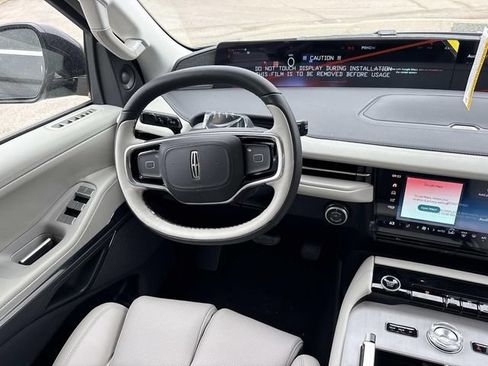 New 2026 Lincoln Navigator L Reserve AWD/4WD image 13