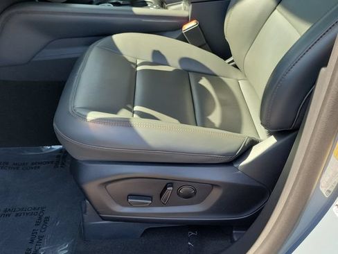 Used 2026 Ford Explorer Active w/ Active Comfort Package RWD image 16