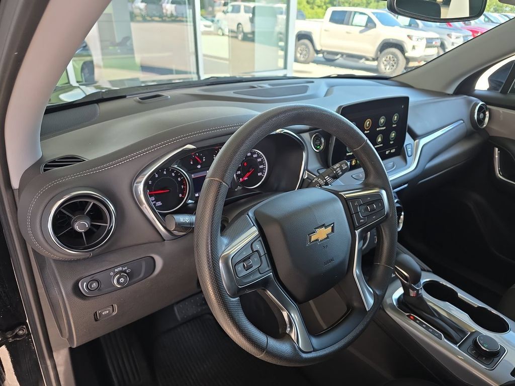 Used 2024 Chevrolet Blazer LT w/ Convenience Package FWD image 10