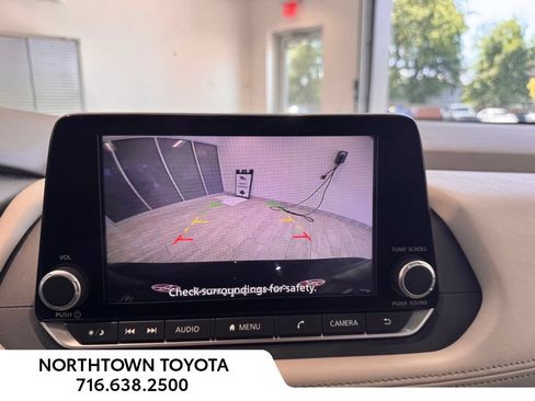 Used 2025 Nissan Rogue SV AWD/4WD image 8