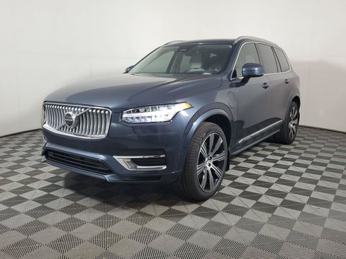 Certified 2024 Volvo XC90 T8 Plus w/ Protection Package AWD/4WD image 3