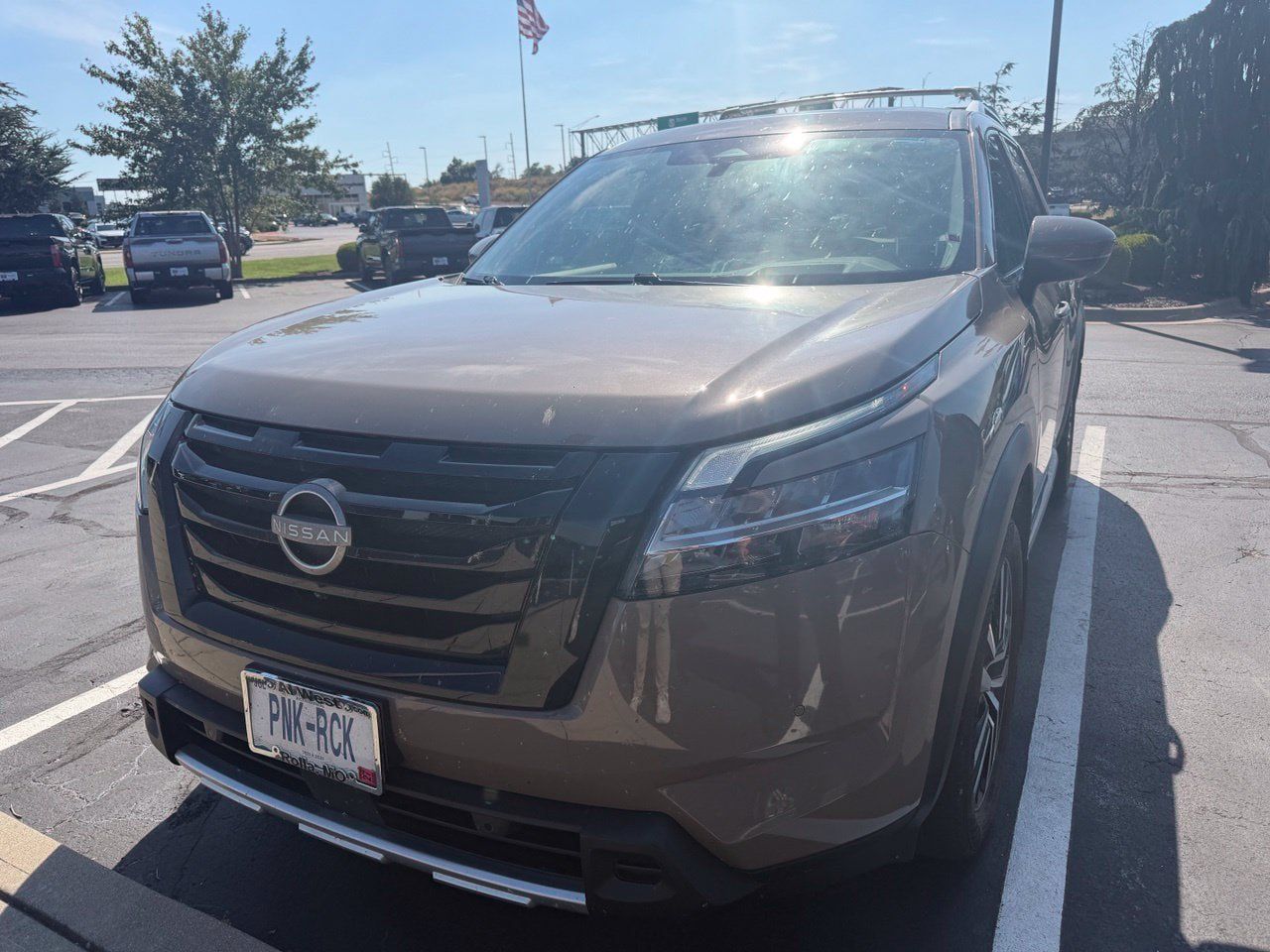 Used 2025 Nissan Pathfinder Platinum AWD/4WD image 2