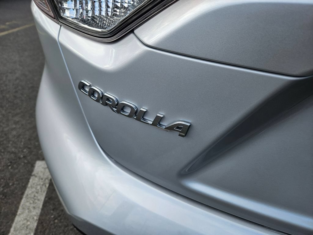 Used 2024 Toyota Corolla LE FWD image 12