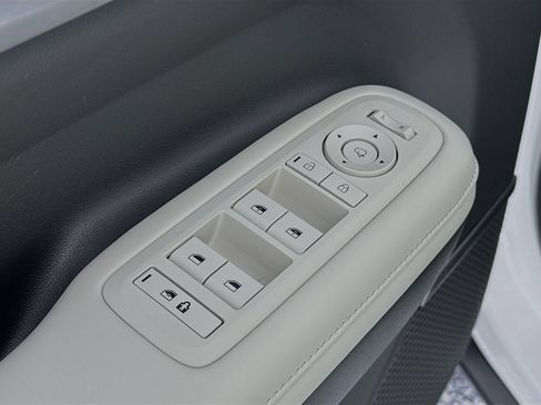 Used 2025 Hyundai Santa Fe Limited image 18