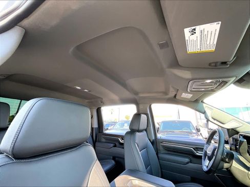 Used 2025 GMC Sierra 2500 SLT AWD/4WD image 25