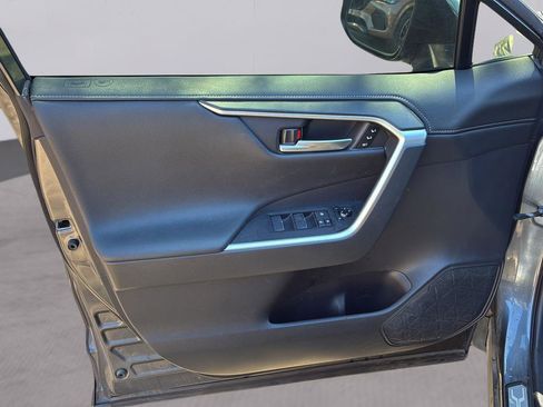 Used 2019 Toyota RAV4 Limited FWD image 20