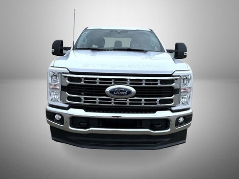 Used 2025 Ford F250 XLT image 2