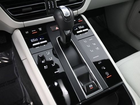 Certified 2025 Porsche Macan image 24