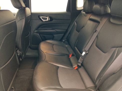 Used 2022 Jeep Compass Latitude FWD image 18