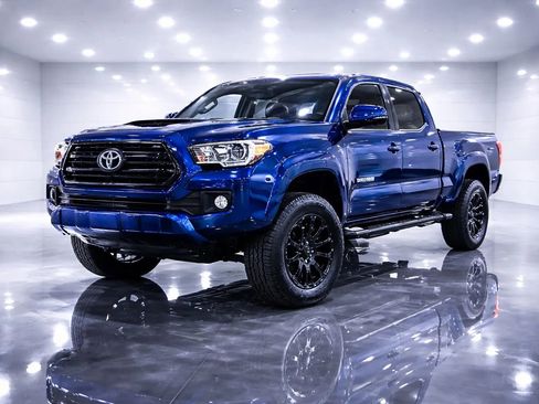 Used 2015 Toyota Tacoma PreRunner w/ SR5 Package image 1