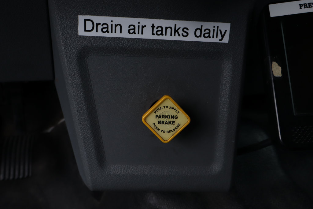 Used 2015 Ford F650 2WD Crew Cab Super Duty image 28