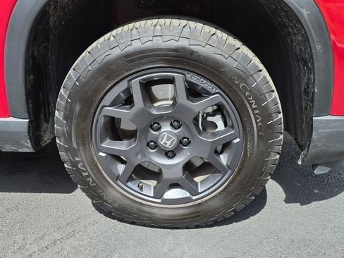 Used 2025 Honda Pilot TrailSport image 9
