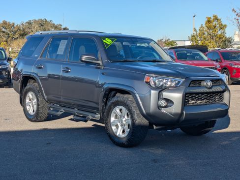Used 2018 Toyota 4Runner SR5 image 2