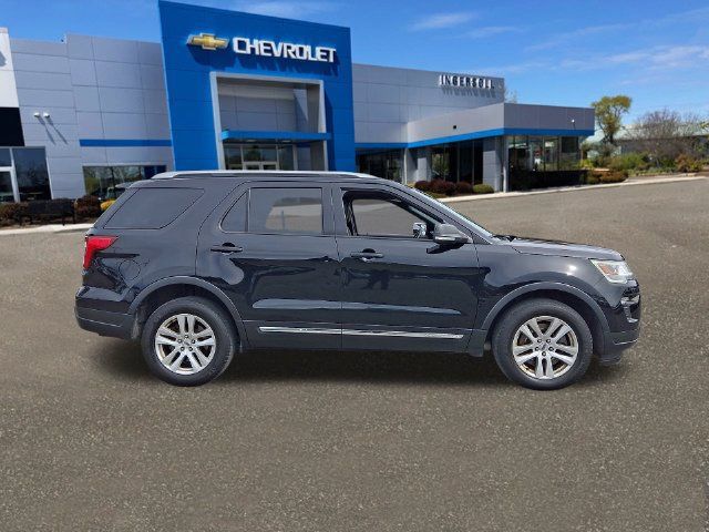 Used 2019 Ford Explorer XLT w/ Equipment Group 202A AWD/4WD image 27