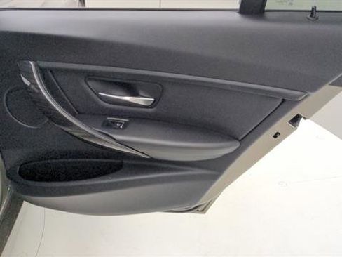 Used 2018 BMW 320i Sedan w/ Convenience Package RWD image 34