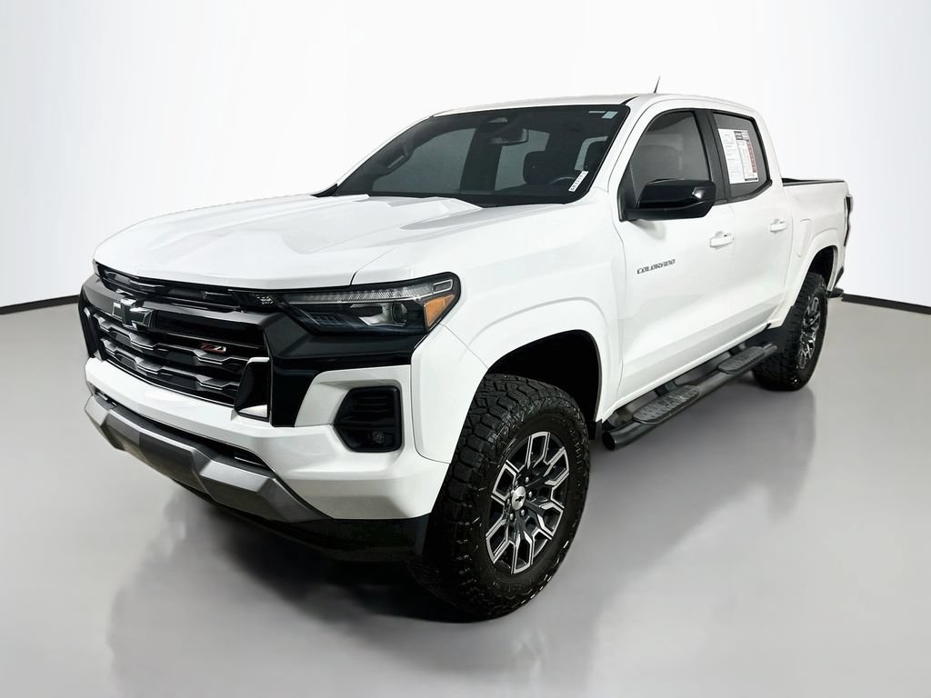 Used 2023 Chevrolet Colorado Z71 w/ Z71 Convenience Package 2 AWD/4WD image 3