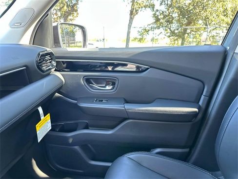 New 2025 Honda Pilot Touring image 23