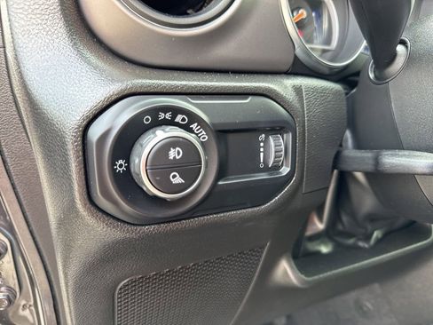 Used 2023 Jeep Gladiator Willys image 44