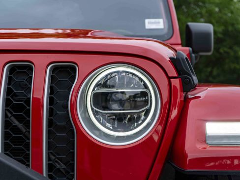 Used 2022 Jeep Wrangler Unlimited Sahara AWD/4WD image 11