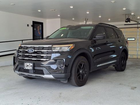 Used 2025 Ford Explorer Active AWD/4WD image 22