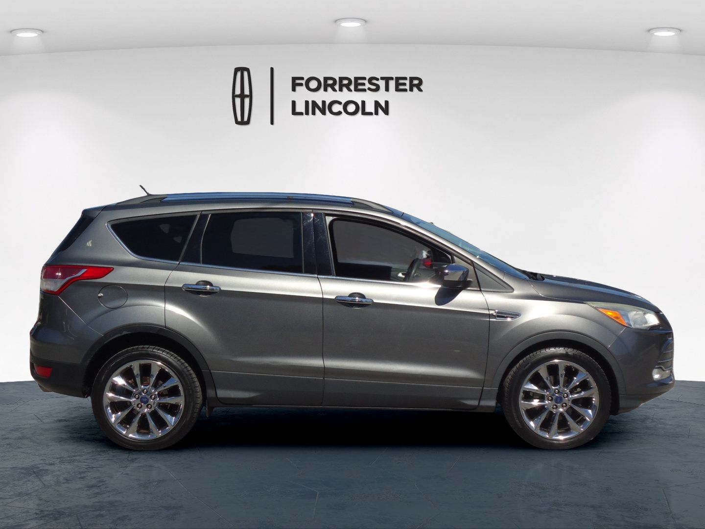 Used 2014 Ford Escape SE w/ SE Chrome Package FWD image 2