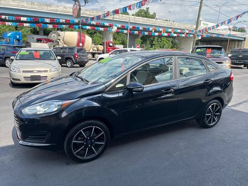 Used 2016 Ford Fiesta SE w/ Cold Weather Package FWD image 8