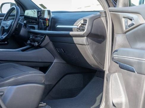 Used 2025 Chevrolet Traverse LT image 20