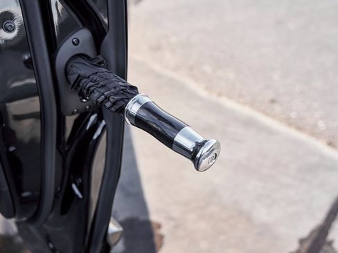 Used 2022 Rolls-Royce Cullinan Black Badge w/ Dark Exterior Package image 27