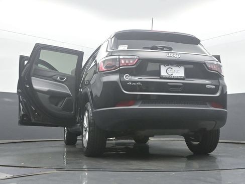 Used 2025 Jeep Compass Latitude AWD/4WD image 67