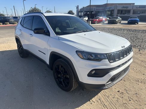 Used 2025 Jeep Compass Latitude w/ Altitude Special Edition AWD/4WD image 7
