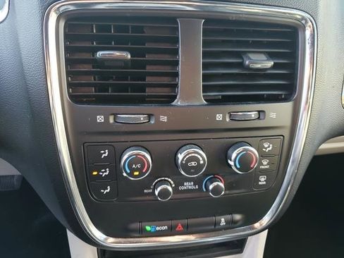 Used 2020 Dodge Grand Caravan SXT image 17
