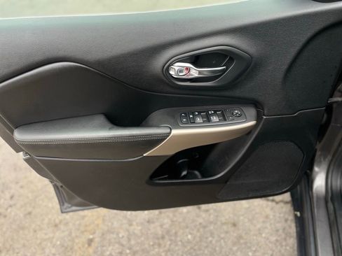 Used 2018 Jeep Cherokee Limited image 13