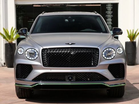 Used 2025 Bentley Bentayga image 13