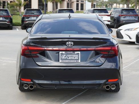 Used 2019 Toyota Avalon XSE image 6