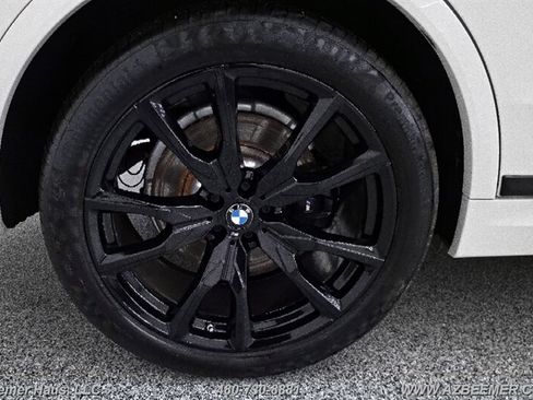 Used 2024 BMW X7 xDrive40i w/ M Sport Package AWD/4WD image 39