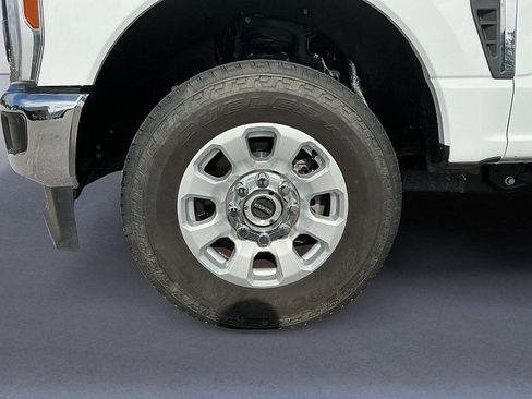 Certified 2024 Ford F250 XLT w/ FX4 Off-Road Package image 26