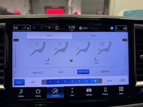 Used 2024 Chrysler Pacifica Select image 30