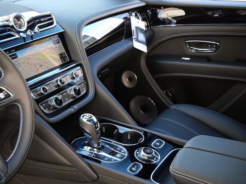 New 2025 Bentley Bentayga Extended Wheelbase image 13
